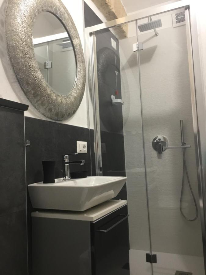 Flos Bari Buitenkant foto