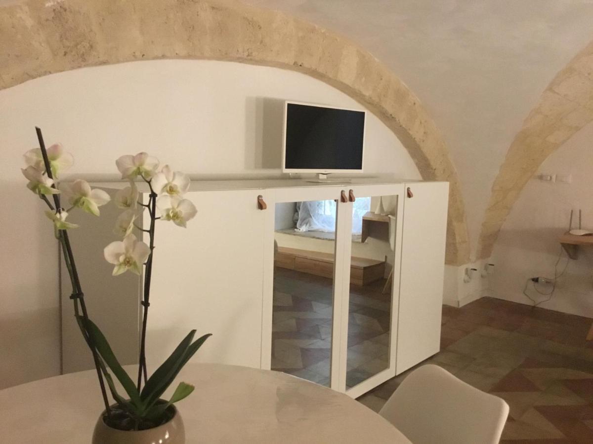 Flos Bari Buitenkant foto