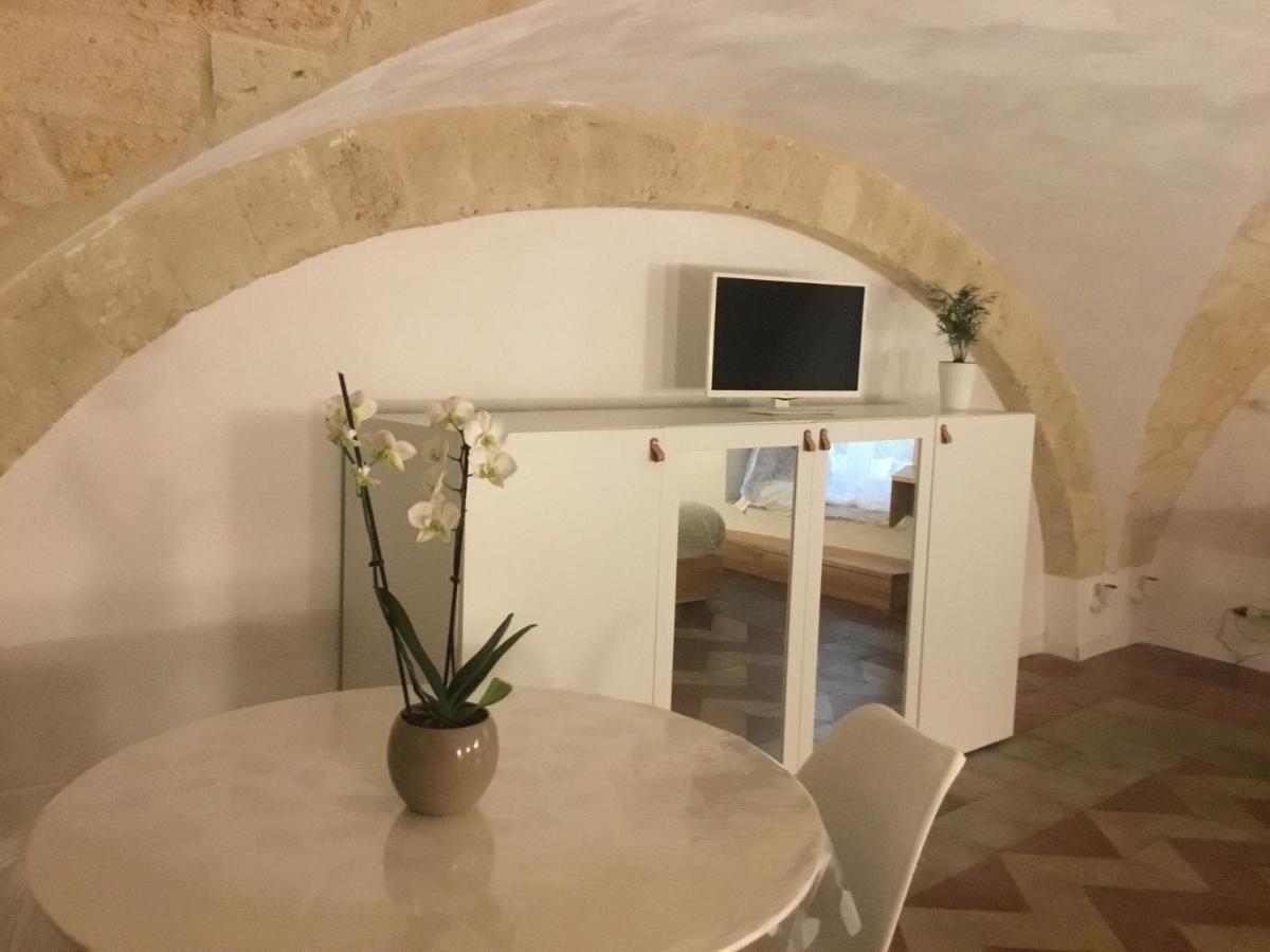 Flos Bari Buitenkant foto