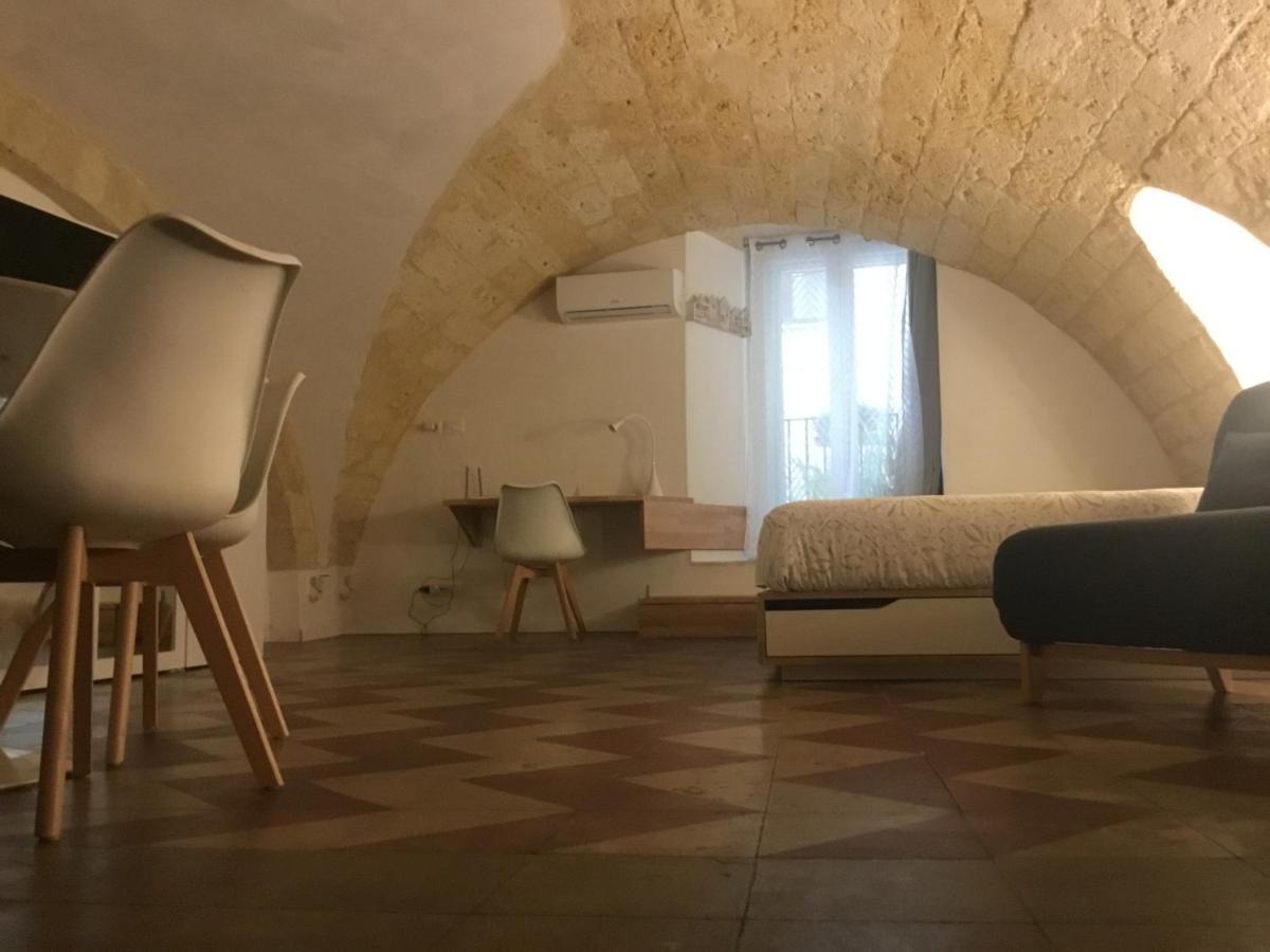 Flos Bari Buitenkant foto